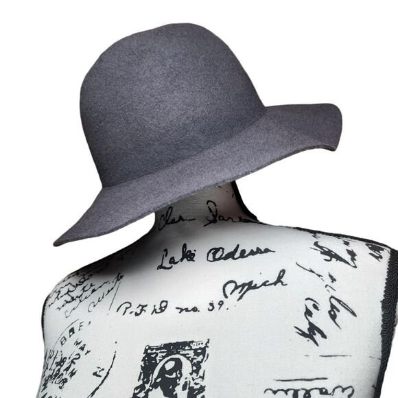 Staring At Stars Women's Gray Wool Hat - Picture 2 of 8